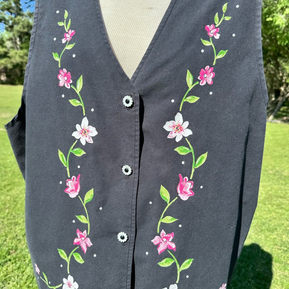 Vintage Floral Button-Up Vest Black Cottagecore Sleeveless Top